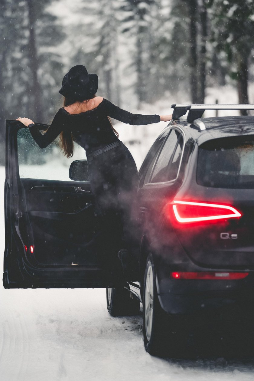 Зимняя фотосессия с машиной