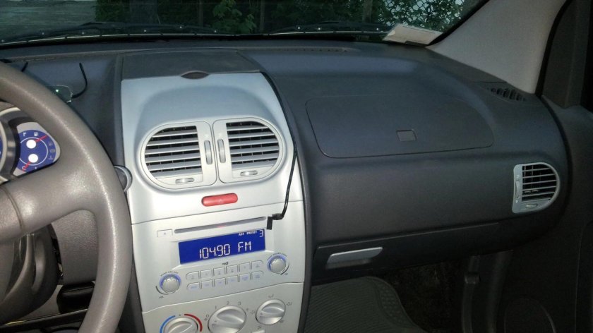 Машина чери с люком