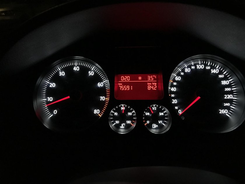 Volkswagen Passat b6 панель приборов