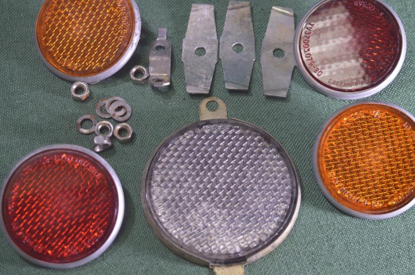 Катафоты на двери автомобиля СССР