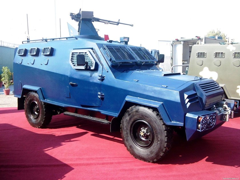 Броневик Komondor RDO-3932
