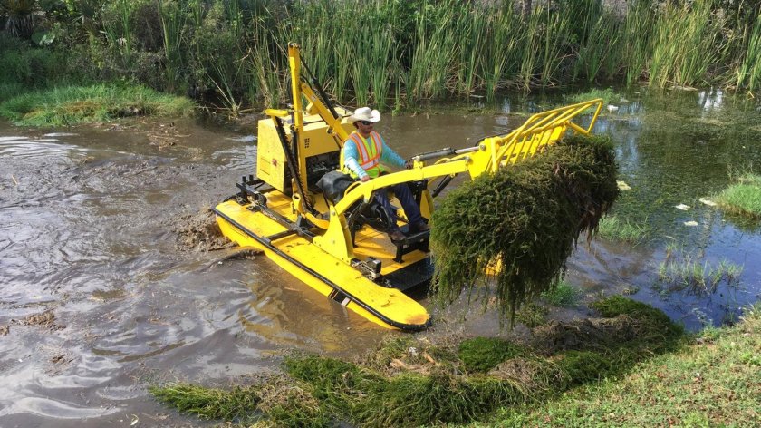 Машина для очистки водоемов