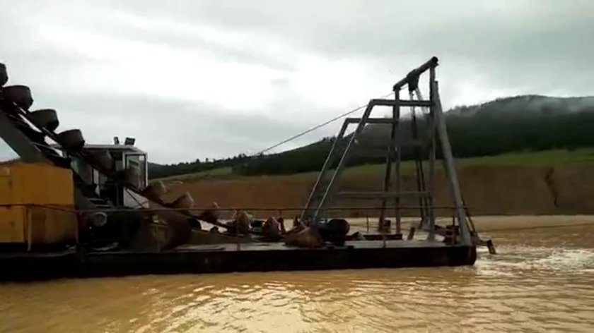 Драга для добычи золота