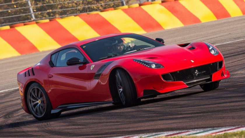 Ferrari 2015 f12