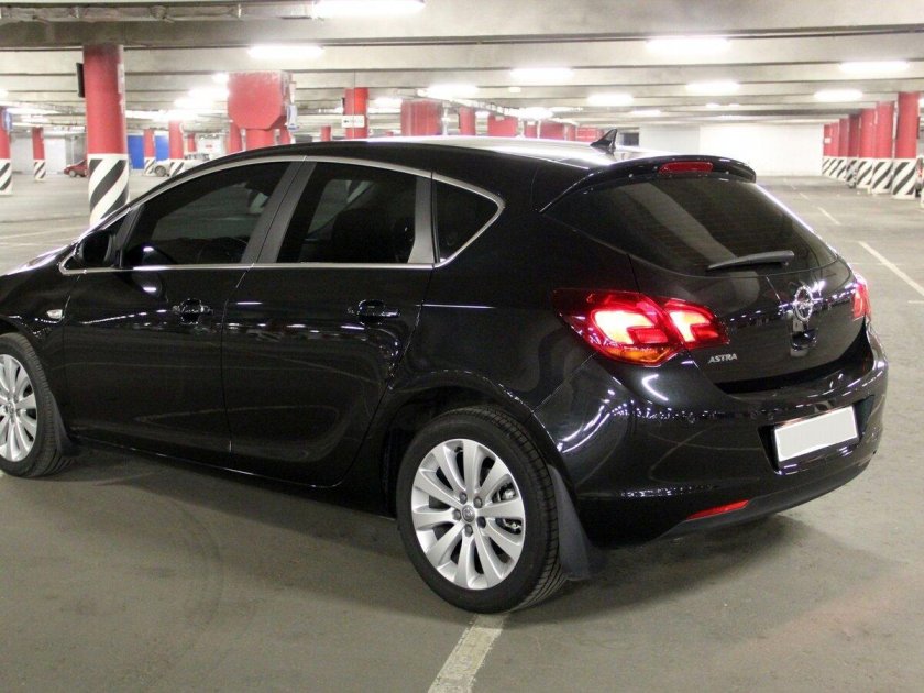Opel Astra j черный