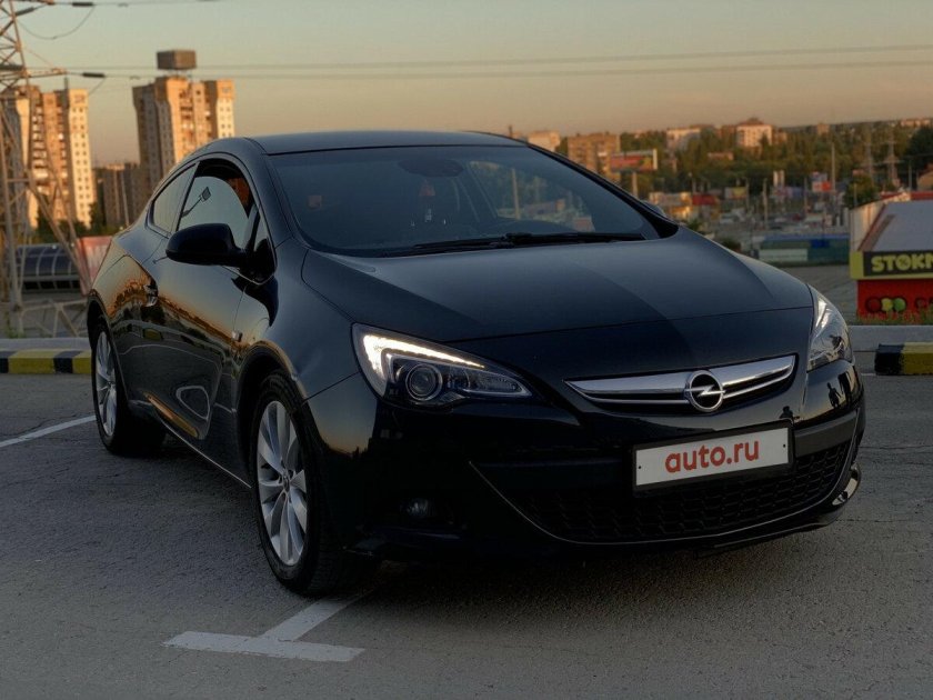 Opel Astra GTC 2012 черная