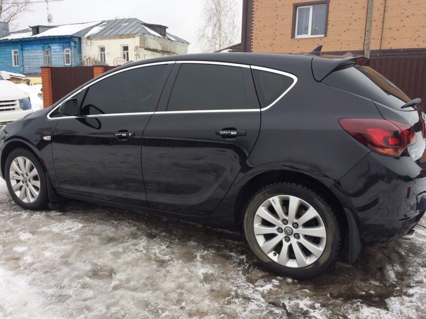 Опель Астра j хэтчбек черный