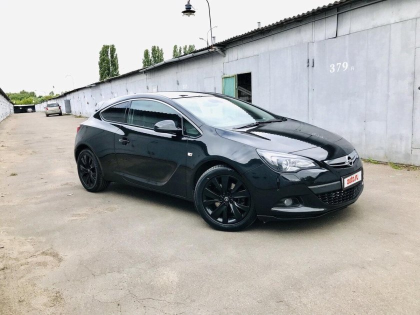 Opel Astra GTC 2013 черный