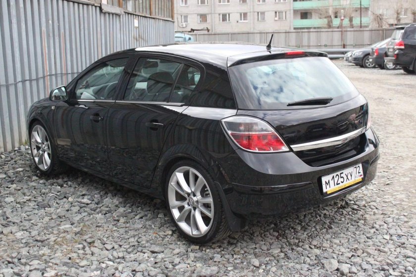 Опель Астра 2010 черный