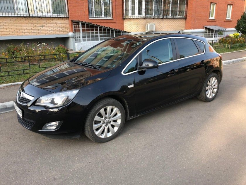 Opel Astra j черный