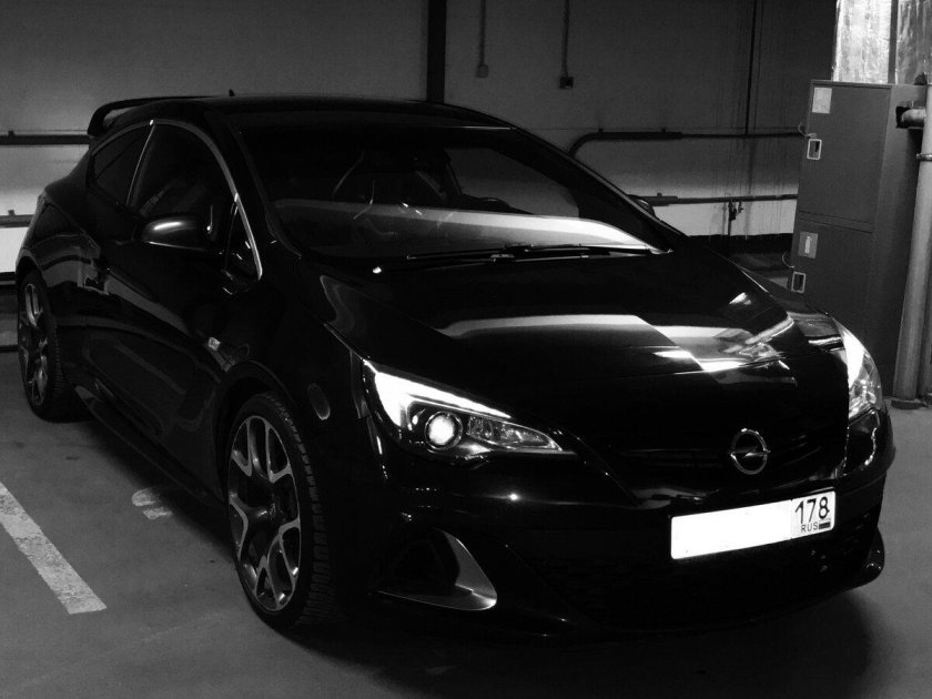 Opel Astra OPC черная