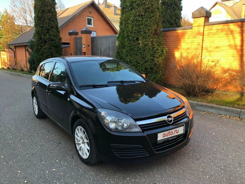 Opel Astra h черная