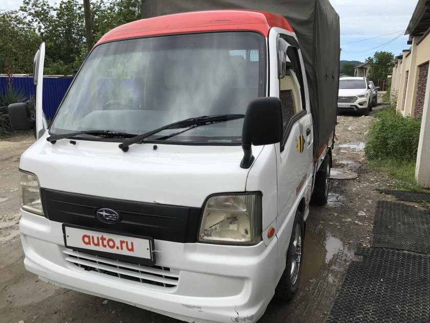 Грузовой Субару мало тогажный