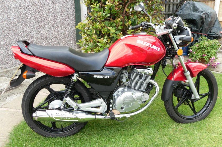 Сузуки en 125