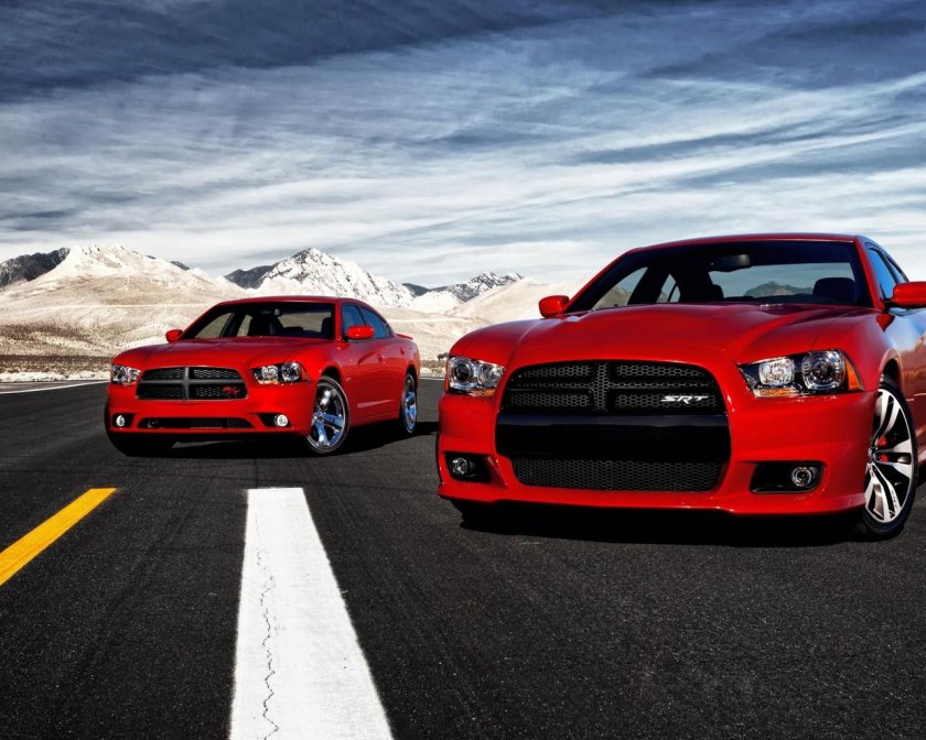 Додж Чарджер srt8
