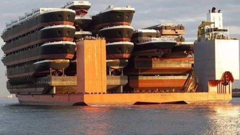 Корабль перевозящий корабли