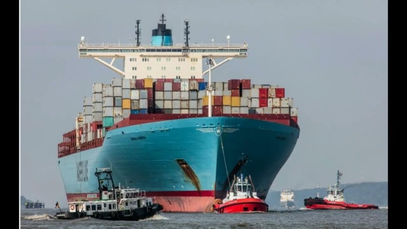 Контейнеровоз Маерск 380 метров