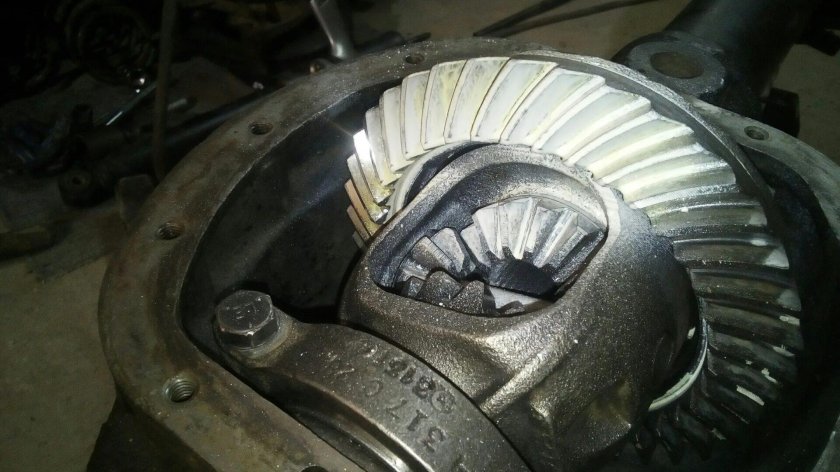 Вал шестерня гипоидной передачи ВАЗ 2105