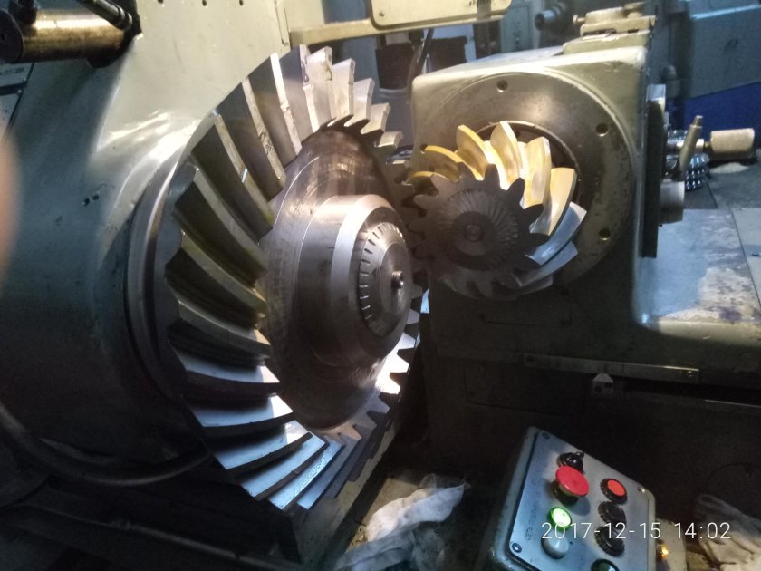 Зуборезный станок с ЧПУ для изготовления конических шестерен 5с280пфз