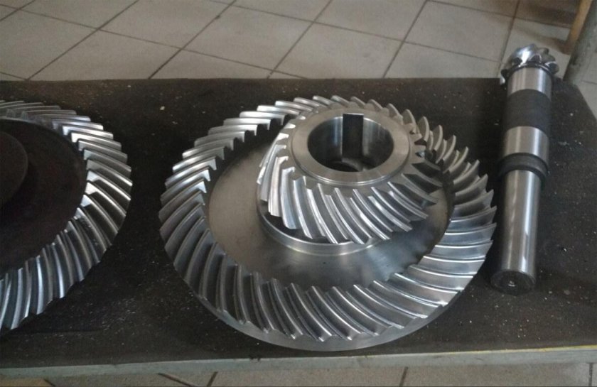 Шестерня коническая с криволинейным зубом 605.09.40.202