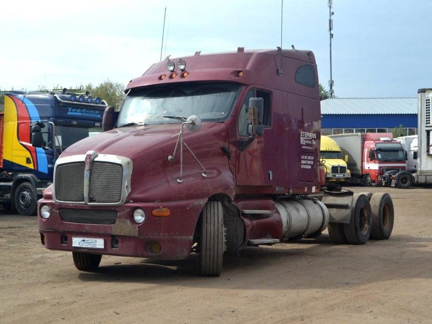 Тягач Кенворт т2000 черный