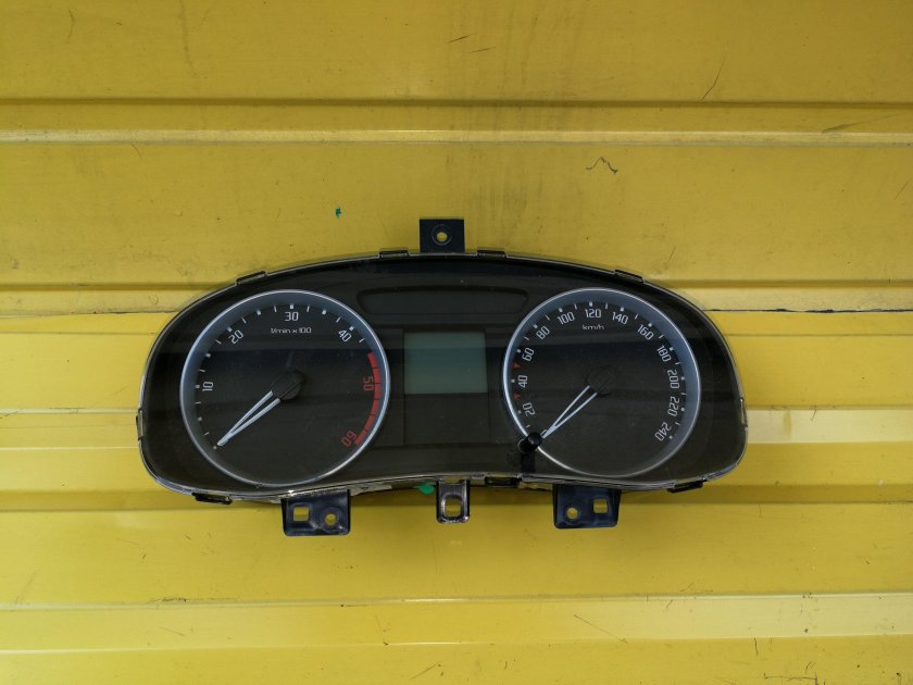 Skoda Fabia 2 приборная панель