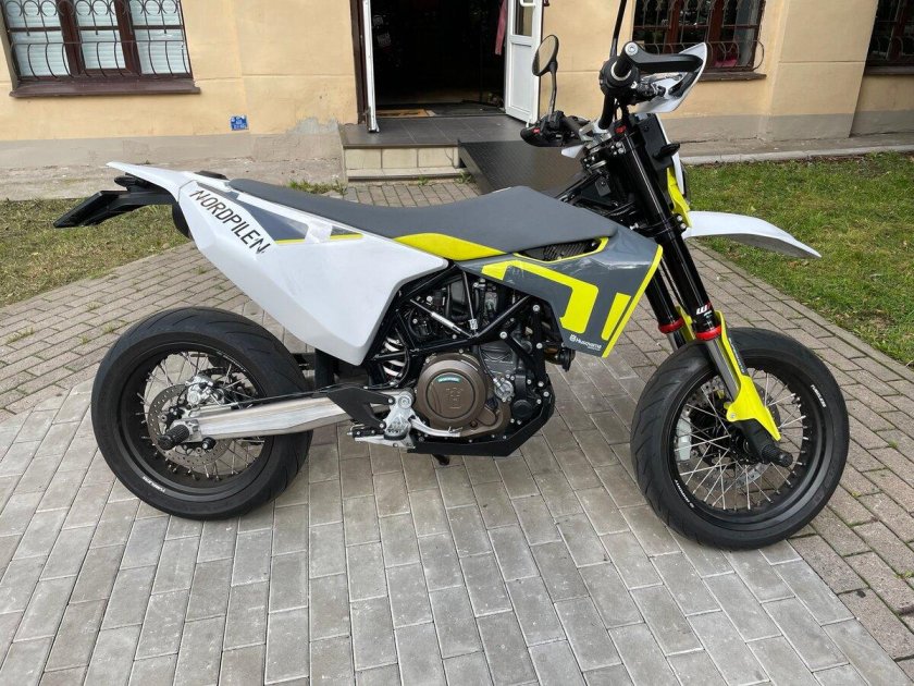 Husqvarna 701 Supermoto 2022