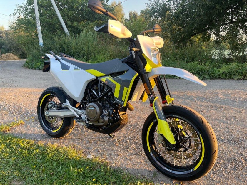 Husqvarna 701 Supermoto 2022
