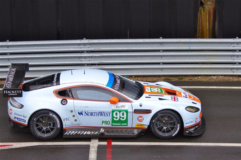 Астон Мартин дбр9 под управлением Педро Лами