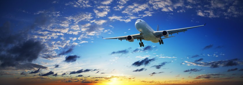 Самолет в небе