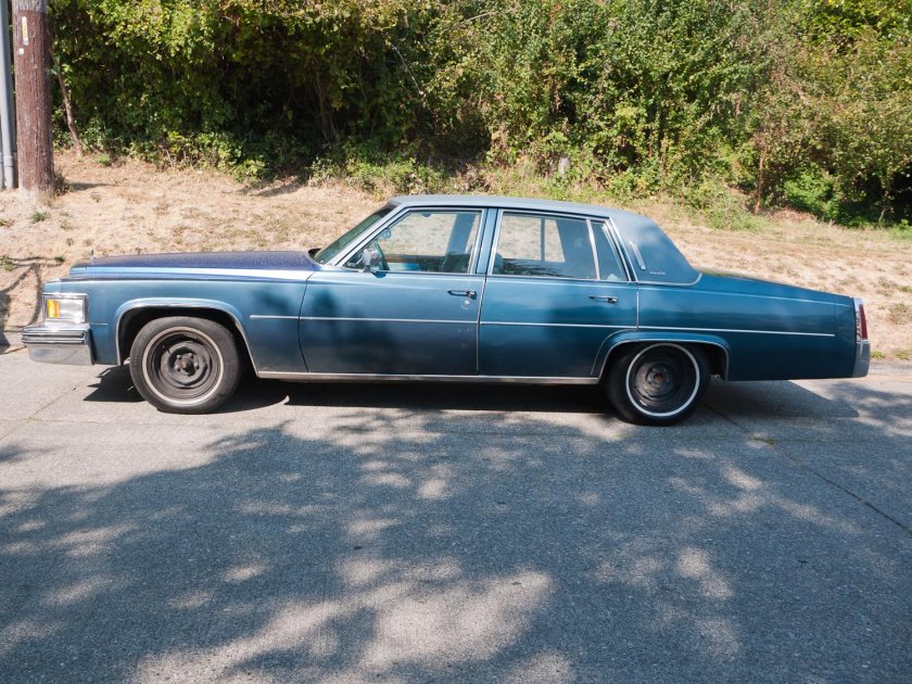 Кадиллак седан Девиль 1977