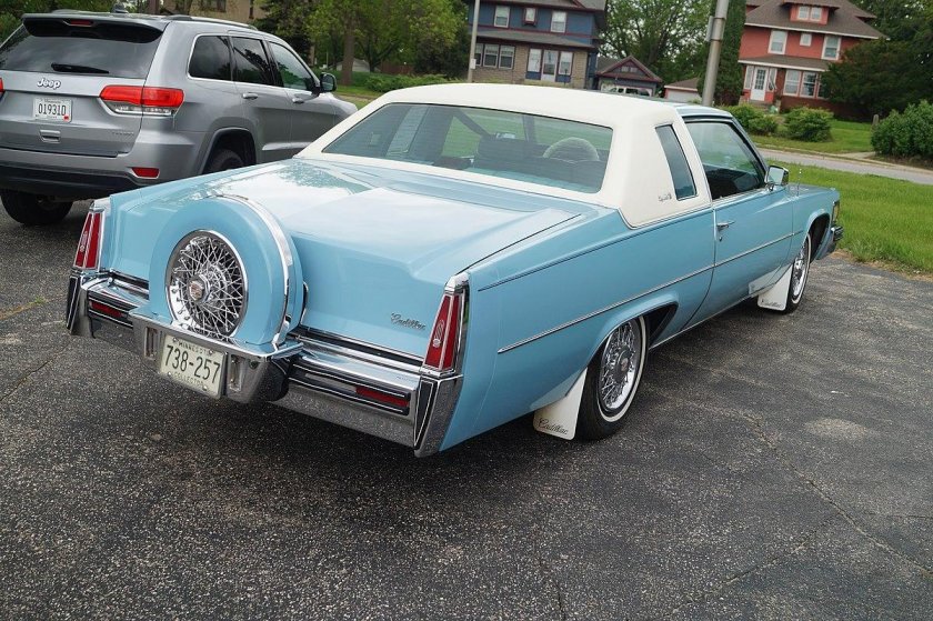 Кадиллак де Вилль 1977