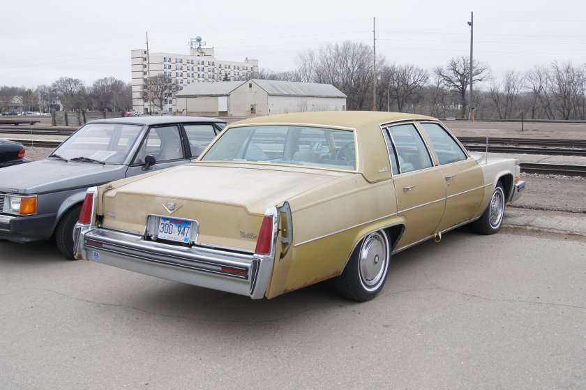 Кадиллак 1977 седан