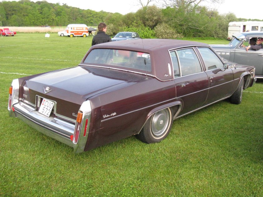 Кадиллак Девиль 1984 седан