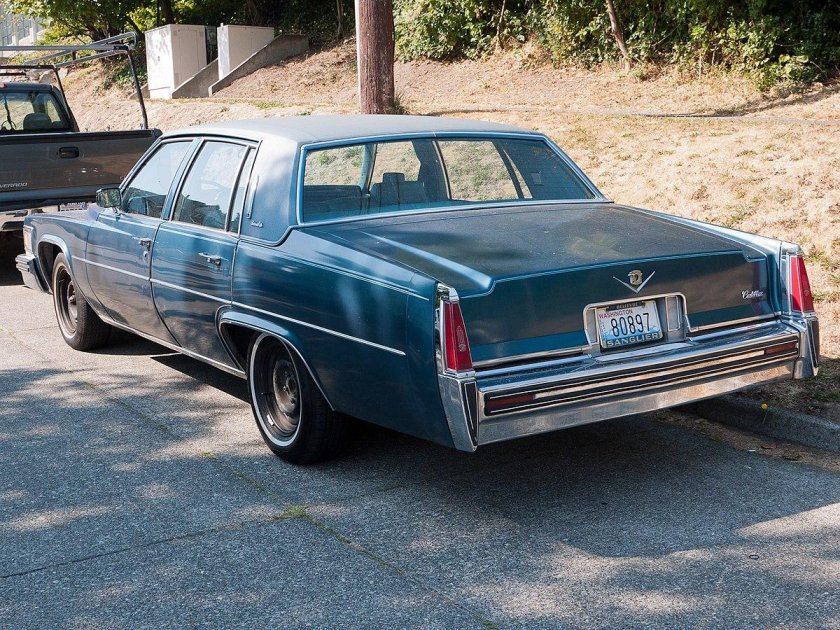 Кадиллак седан Девиль 1977