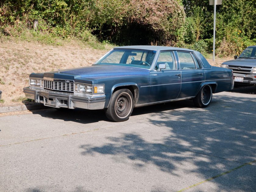 Кадиллак 1977 седан