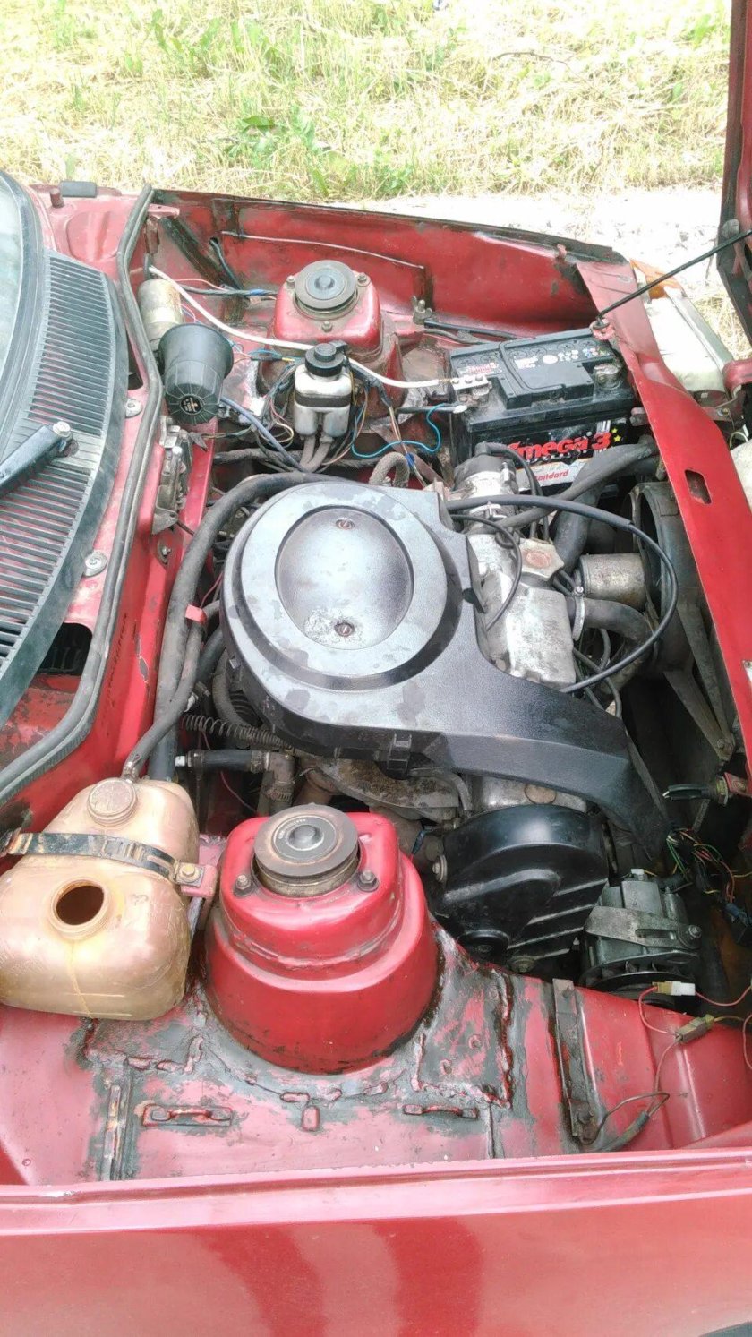 Подкапотка Таврия 1102