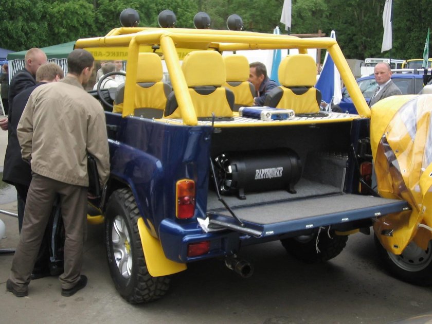 УАЗ кабриолет желтый