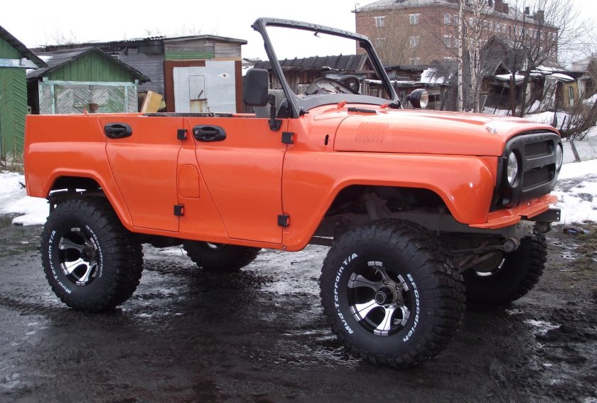 Оранжевый УАЗ 31514