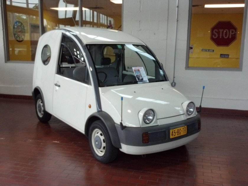 Nissan s Cargo спереди