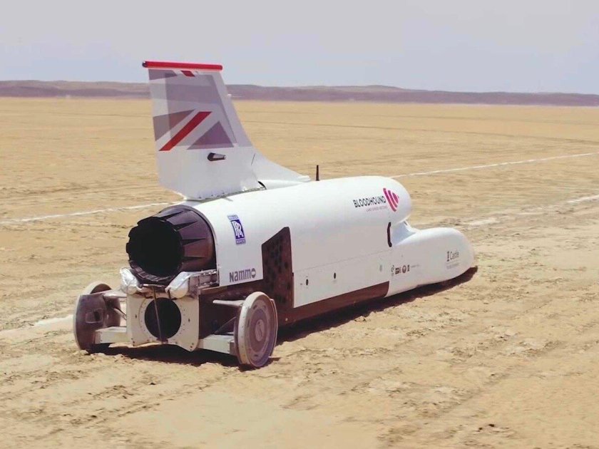 Машина Bloodhound SSC