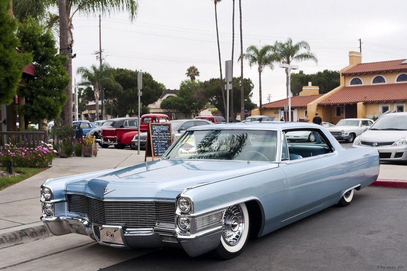 Cadillac Deville (1965-1970) седан