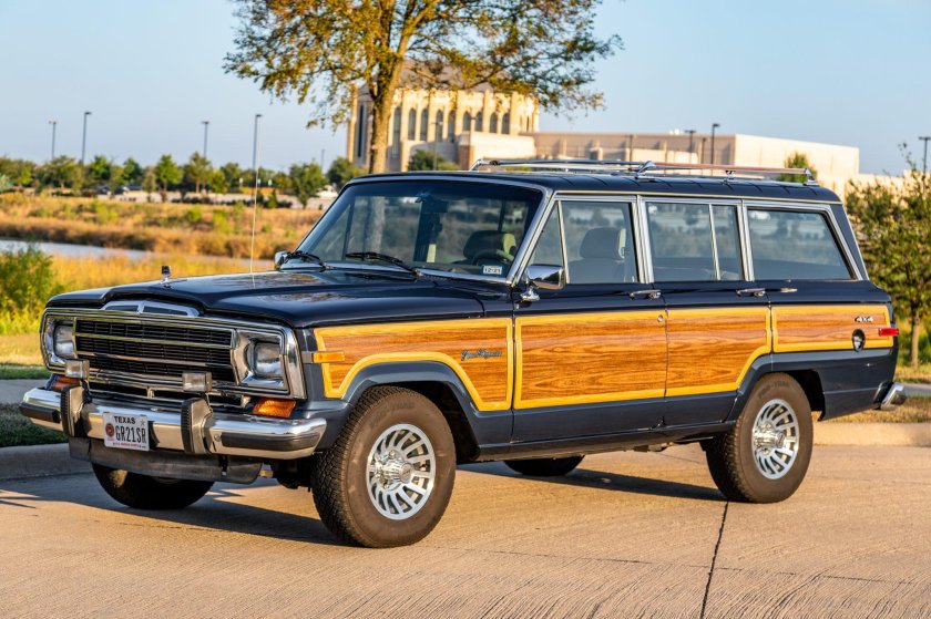 Jeep Grand Wagoneer
