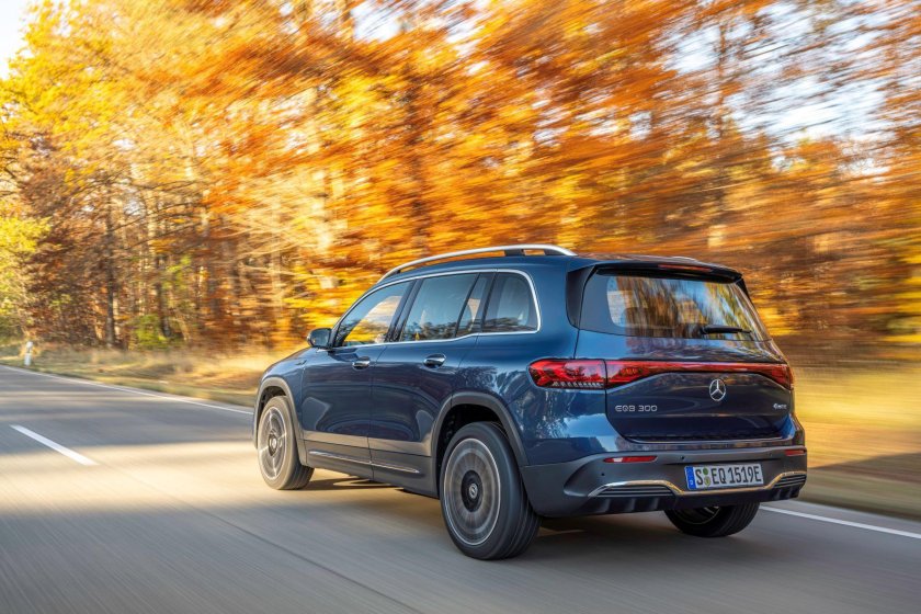 Мерседес EQB 300