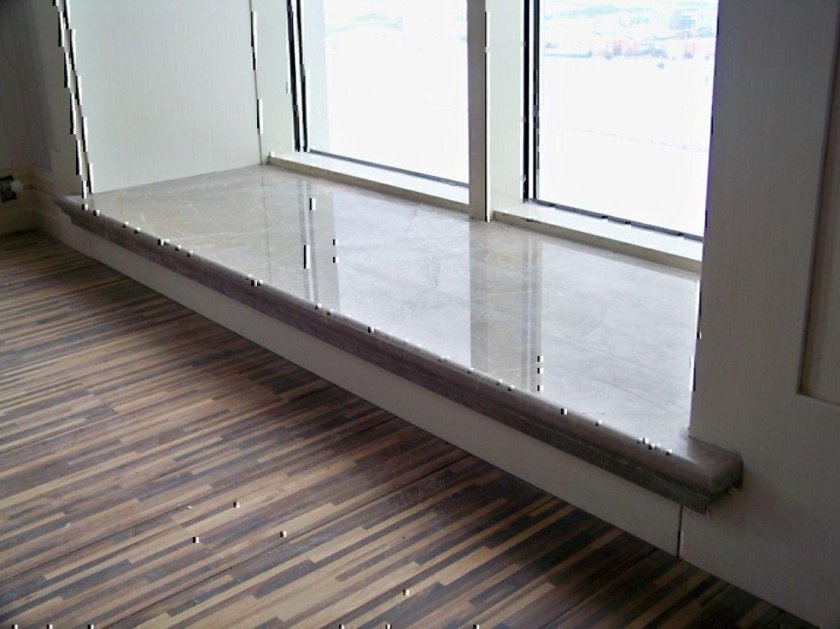 Широкий подоконник