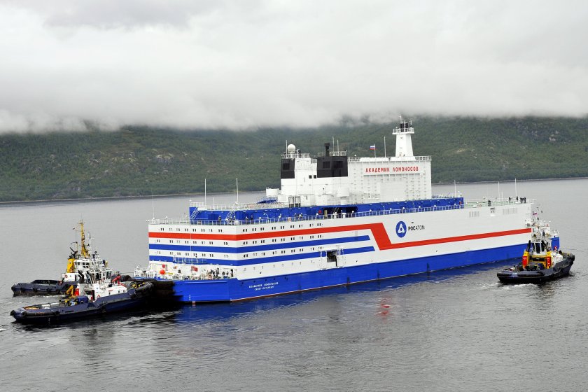 Академик Ломоносов корабль
