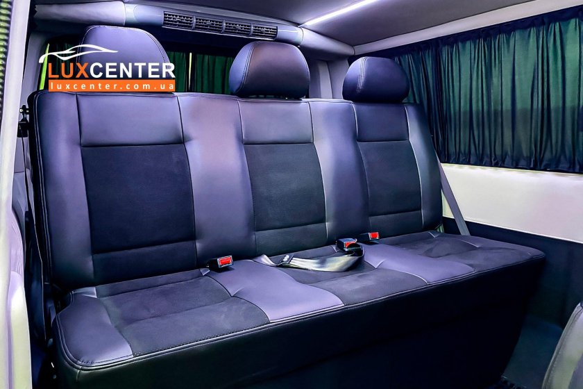 Микроавтобус с диваном внутри