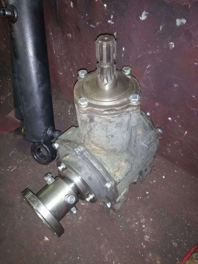 Редуктор УМДУ-80/82.02.02.000-02 сб