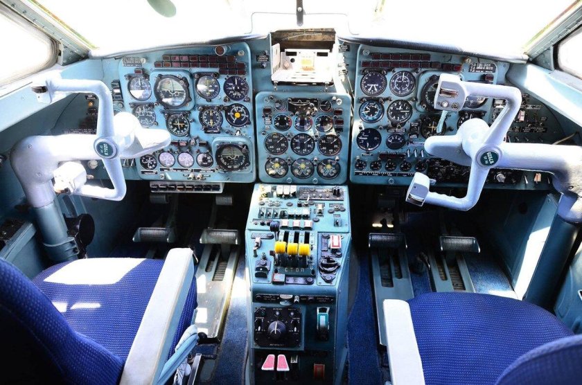 Як 40 кабина