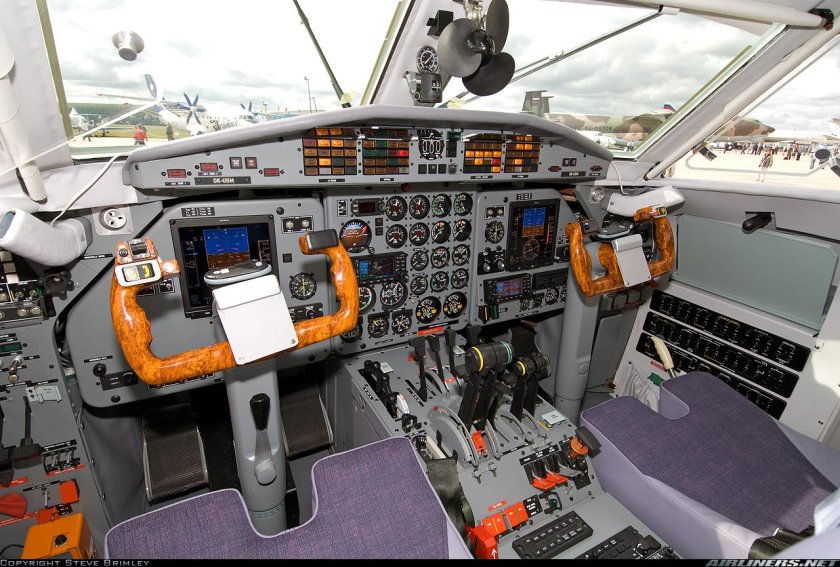 L 410 UVP e20 Cockpit